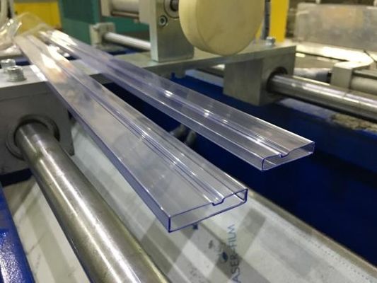 2 - línea máquina de la protuberancia del perfil del PVC del tubo de 5M/Min IC de la protuberancia del perfil
