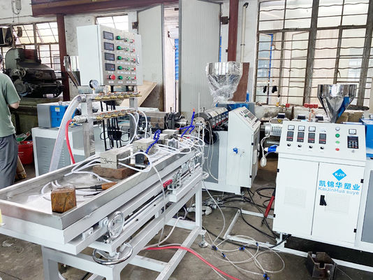 Línea plástica máquina de la protuberancia del perfil del tenedor del boleto de la etiqueta de precio del PVC